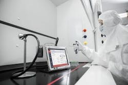 particle-counting-air-met-one-3400-plus-biohood-pipetteting-2 particle-counting-air-met-one-3400-plus-biohood-pipetteting-2