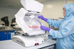 W25-full-bag-lid-open-operator-left-angle-small2 W25-full-bag-lid-open-operator-left-angle-small2