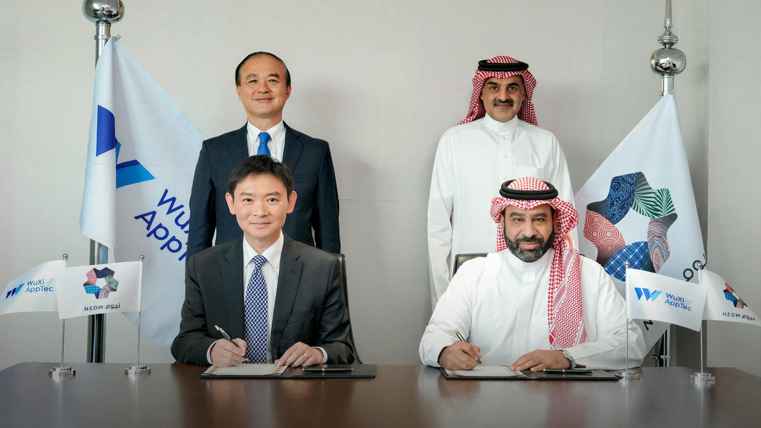 Wuxi Apptec execs at signing with Saudi Arabia