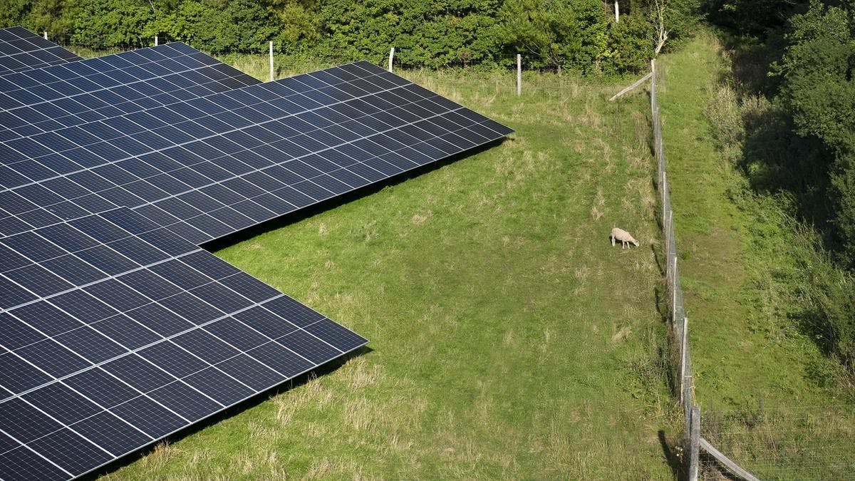 6902361d25e0f723f71ffe89 Vedde Solcellepark Dronedji Fujifilm