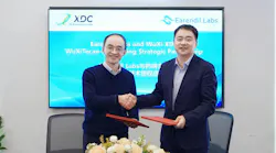 Jimmy Li, PhD, CEO of WuXi XDC (left) Jian Peng, PhD, CEO of Earendil Labs (right) at signing for partnership on WuXiTecan-2 Payload-Linker Technology Platform