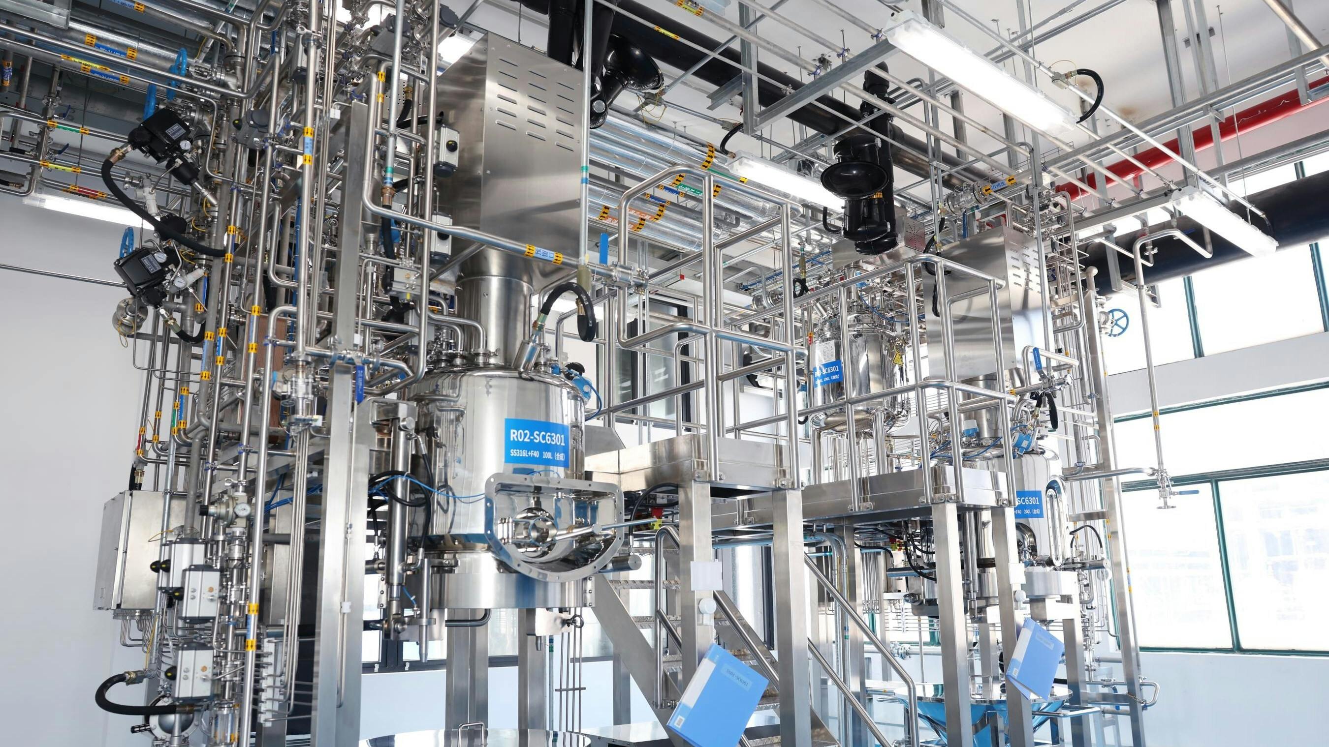 Equipment in new peptide pilot-scale GMP plant at PharmaBlock Zhejiang manufacturing site.