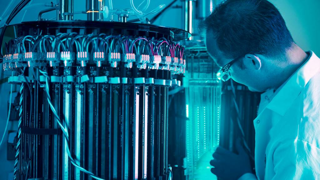 Scientist monitors the Prolific Machines bioreactor